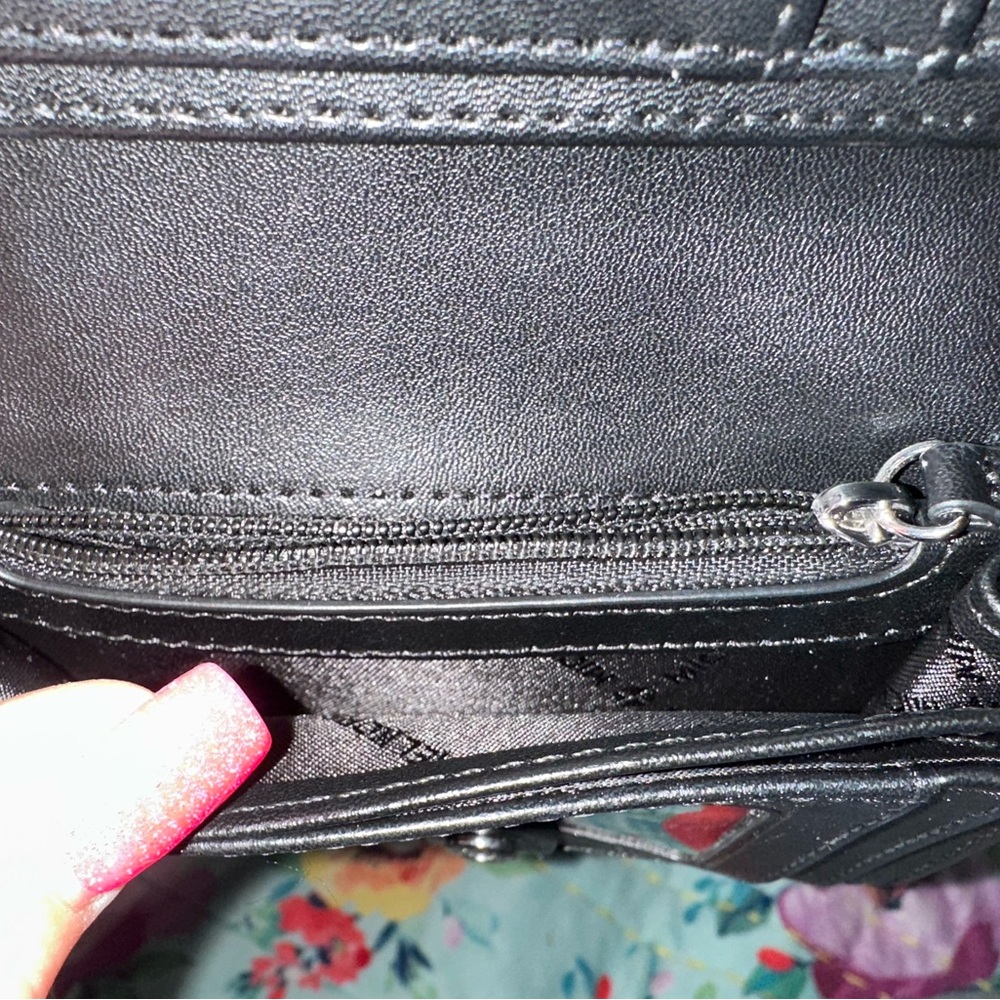 Michael Kors Wallet - Picture 7 of 11